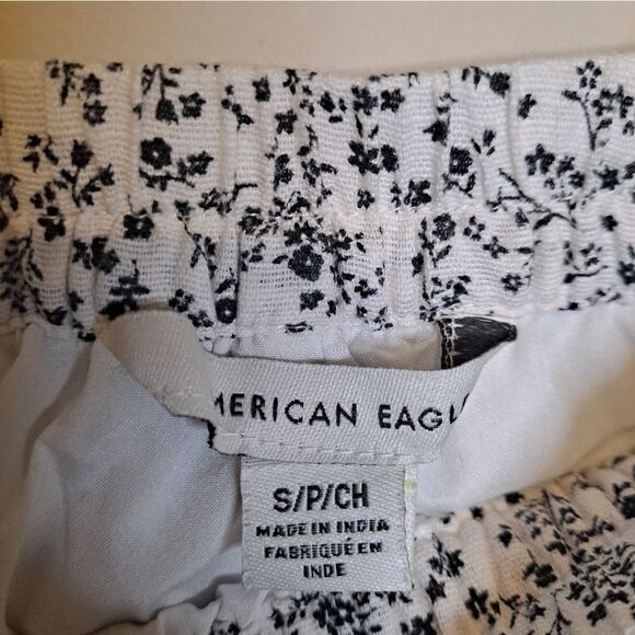 NWT American Eagle Floral Ruffle Runner Short Size Small - Picture 3 of 5